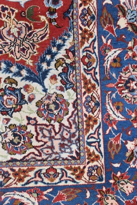 Lot 91 - An Isfahan carpet
