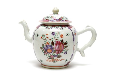 Lot 730 - A Chinese famille rose teapot.