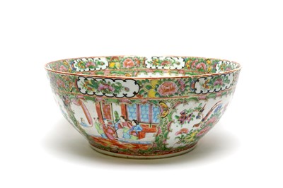 Lot 731 - A late 19th Century Chinese punch bowl.