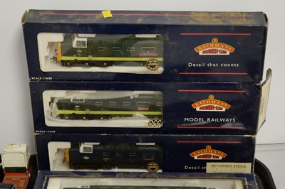 Lot 273 - A selection of model railway and diecast model items.