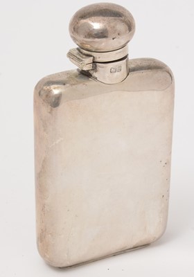 Lot 93 - An Edwardian silver hip flask