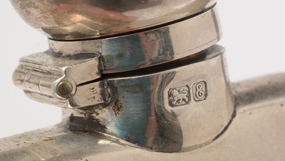 Lot 93 - An Edwardian silver hip flask