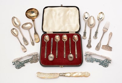 Lot 114 - A selection of silver items