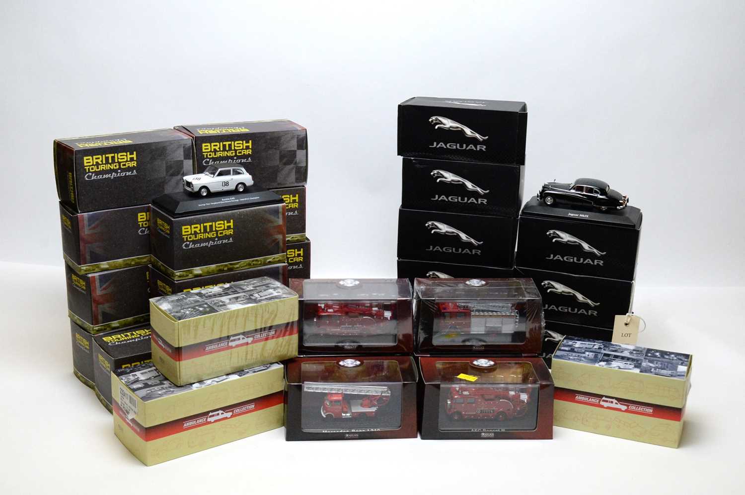 Lot 232 - A collection of die cast model vehicles.