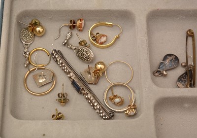 Lot 69 - A selection of gold and other jewellery.