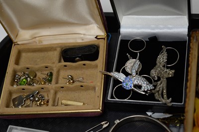 Lot 165 - A selection of silver and costume jewellery.