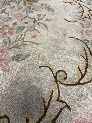 Lot 81 - A large vintage hooky style carpet.