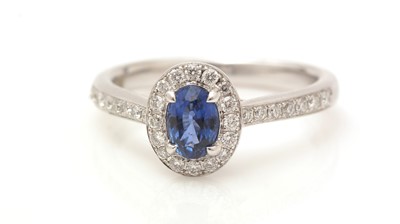 Lot 371 - A sapphire and diamond cluster ring