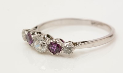 Lot 385 - A ruby and diamond ring