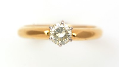 Lot 387 - A single stone diamond ring