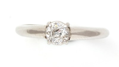 Lot 388 - A single stone diamond ring