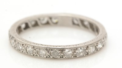 Lot 393 - A diamond eternity ring