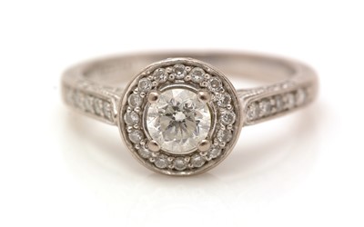 Lot 396 - A diamond cluster ring