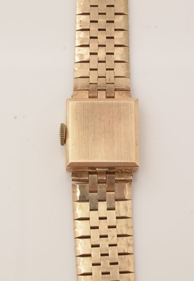 Lot 172 - A 9ct yellow gold Record de Luxe cocktail watch