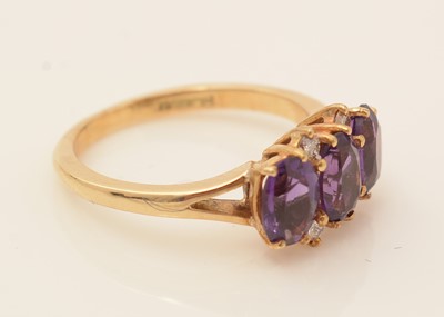 Lot 109 - An amethyst and diamond ring