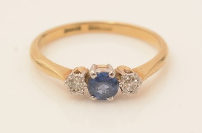 Lot 110 - A sapphire and diamond ring