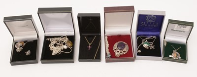 Lot 154 - A selection of silver and costume jewellery