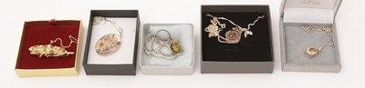 Lot 154 - A selection of silver and costume jewellery