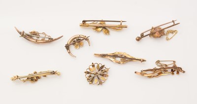 Lot 140 - A collection of late 19th/early 20th Century seed pearl set gold brooches.
