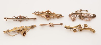 Lot 143 - A selection of 9ct. yellow gold Edwardian brooches.