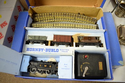 Lot 537 - Hornby Dublo electric train sets and accessories