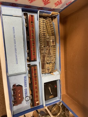 Lot 537 - Hornby Dublo electric train sets and accessories