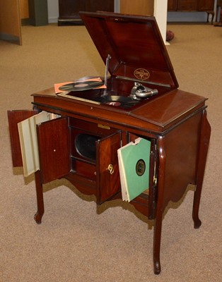 Lot 29 - ‘The ‘Conqueror’ gramophone player; and a selection of 78rpm records.