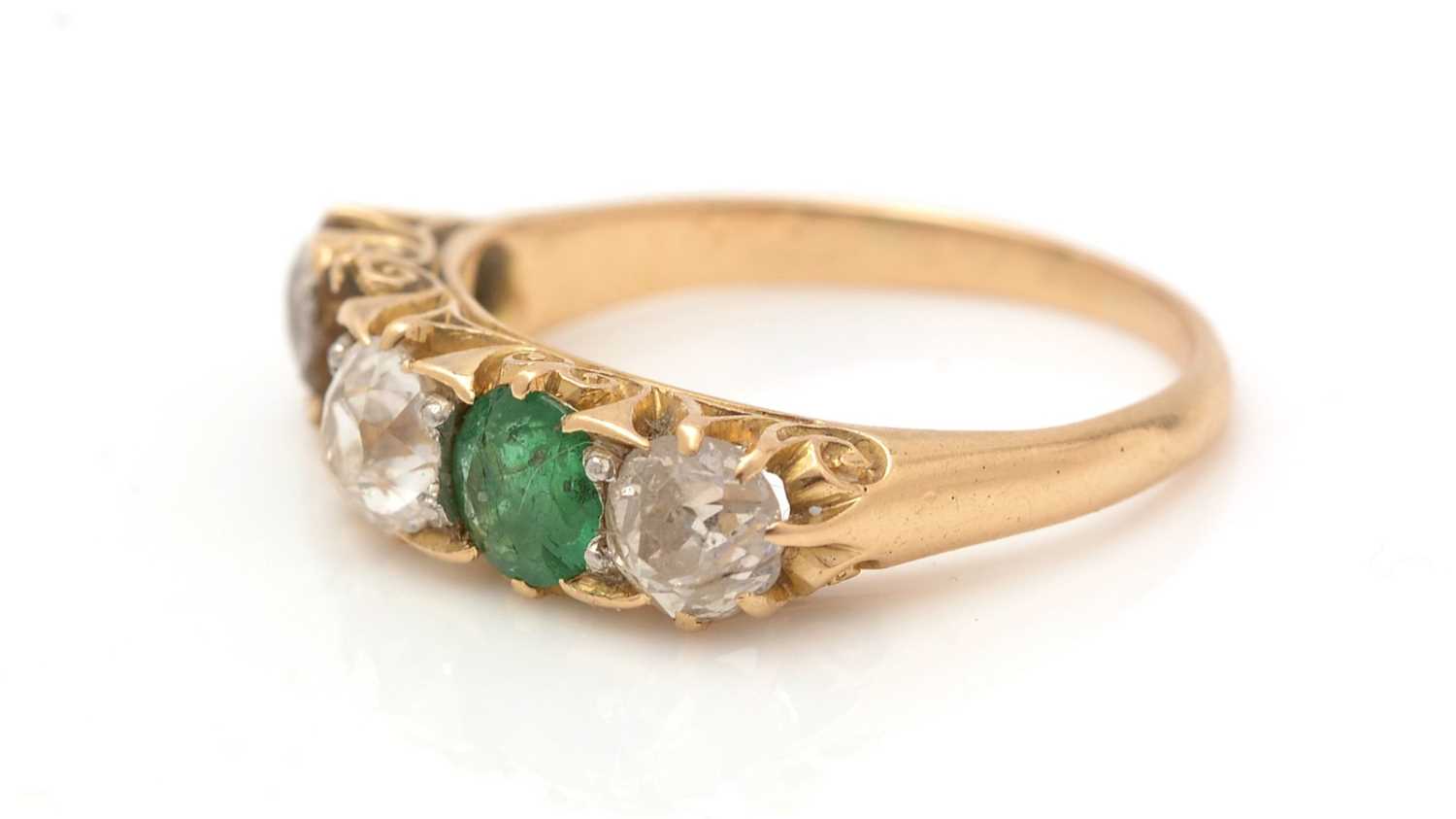 Lot 408 - An emerald and diamond ring