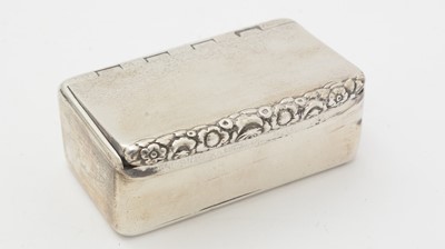 Lot 627 - A George III silver snuff box, by George Pearson