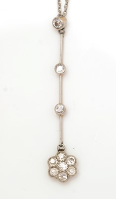 Lot 409 - An early 20th Century diamond pendant
