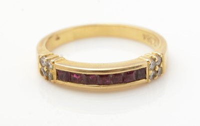 Lot 257 - A ruby and diamond ring