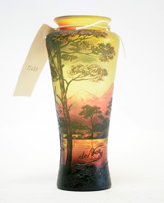 Lot 474 - A DeVez cameo glass vase