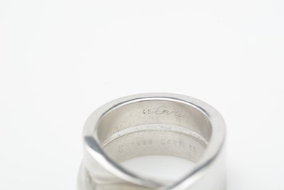 Lot 413 - Cartier: an 18ct white gold ring