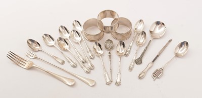 Lot 115 - A selection of silver napkin rings, teaspoons and other items