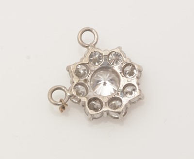 Lot 414 - A diamond cluster pendant