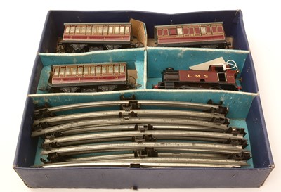 Lot 36 - Hornby 0-Gauge tinplate train set