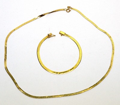 Lot 160 - A 14ct yellow gold necklace and bracelet