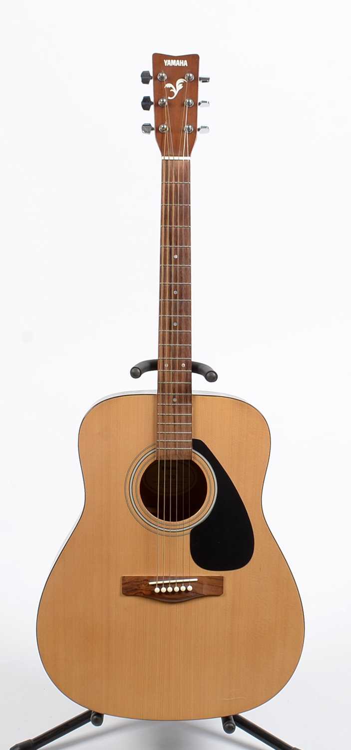 Lot 70 - Yamaha F310 guitar