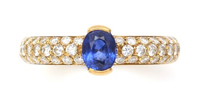Lot 419 - A sapphire and diamond dress ring