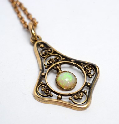 Lot 123 - An Edwardian opal and 14ct yellow gold pendant