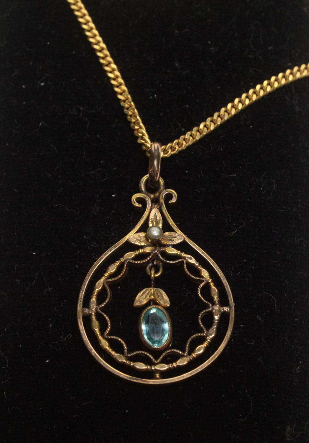Lot 127 - An Edwardian pendant on gold chain.