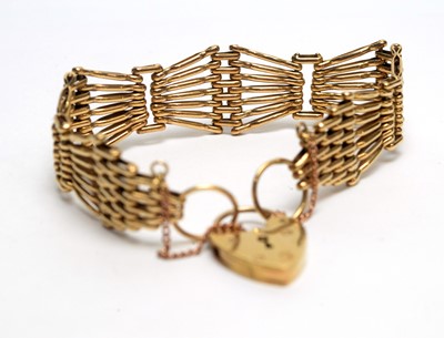 Lot 118 - A 9ct yellow gold gate link bracelet