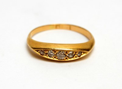 Lot 132 - A five stone diamond ring