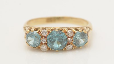 Lot 425 - A diamond and zircon ring