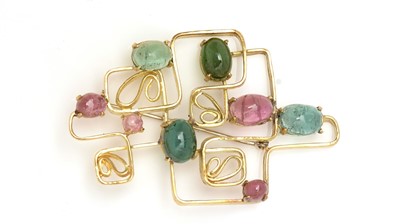 Lot 428 - Roberto Callegari, Verona: a green and pink quartz cabochon set brooch
