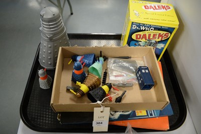 Lot 304 - A selection of Dr Who models; and other related items.