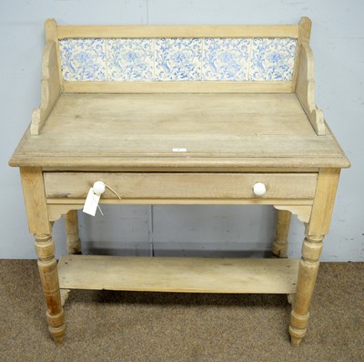 Lot 3 - A Victorian tile-back washstand