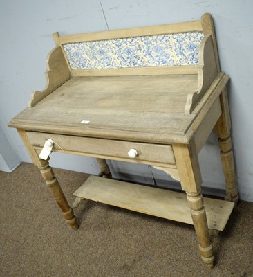 Lot 3 - A Victorian tile-back washstand