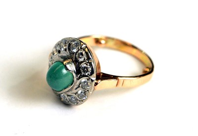 Lot 467 - A chrysoprase and diamond ring