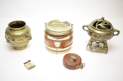 Lot 387 - A selection of collectables, various.